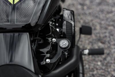 Harley-Davidson "Milwaukee-Eight" Rocker Box Mounted Air Ride Black Pressure Gauge Kit