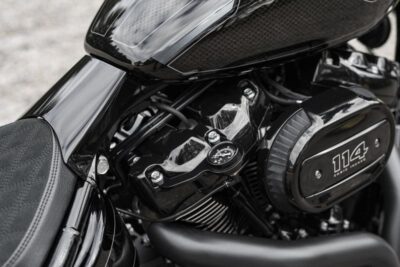 Harley-Davidson "Milwaukee-Eight" Rocker Box Mounted Air Ride Black Pressure Gauge Kit